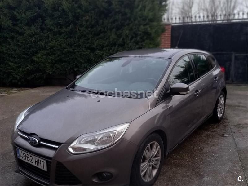 Gris / plata Usado 2012 Ford Focus Titanium Berlina | 4900 € (Precio justo) - Imagen 1/4