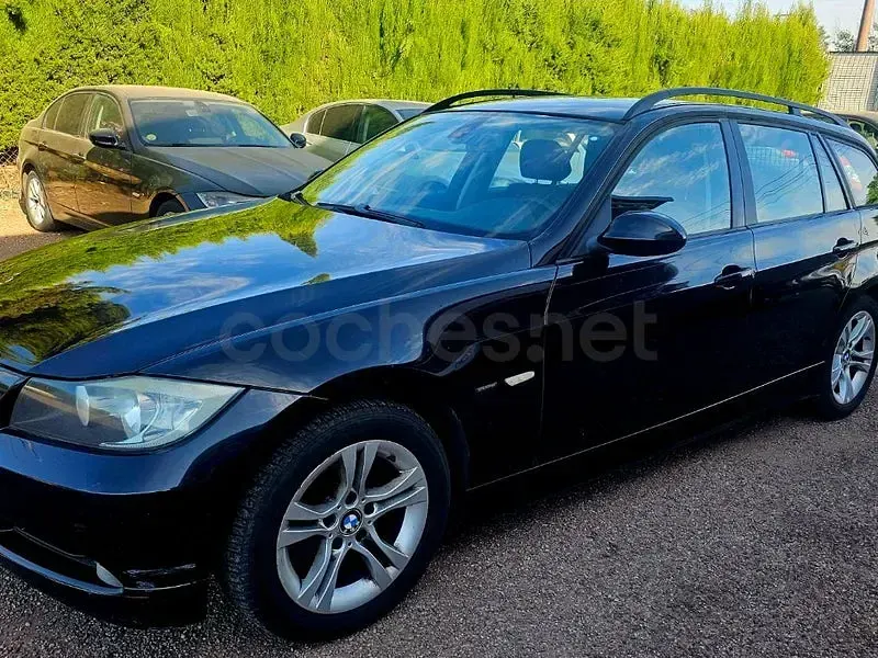 Usado BMW 318 143 CV (105 kW) 2010 Negro Familiar