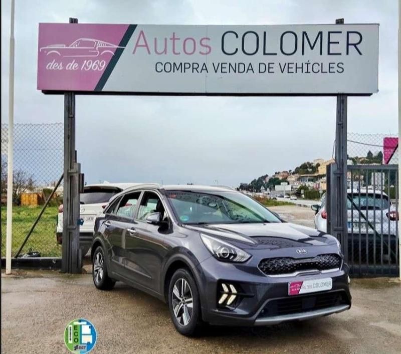 Usado Kia Niro 141 CV (103 kW) 2021 Gris SUV