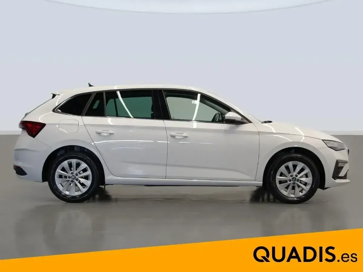 Usado Skoda Scala Selection 115 CV (84 kW) 2025 Blanco Utilitario
