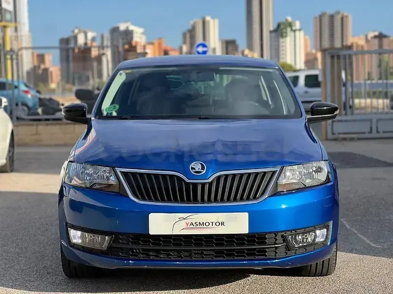 Usado Skoda Rapid Style 90 CV (66 kW) 2016 Azul Utilitario