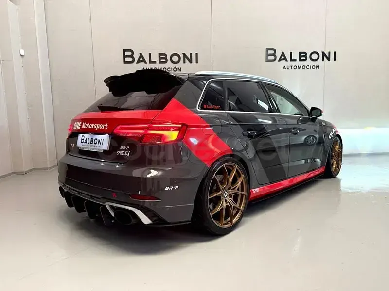 Usado Audi RS3 400 CV (294 kW) 2018 Gris / plata Berlina