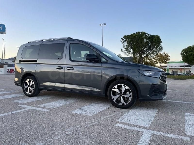 Usado Ford Grand Tourneo Connect Active 122 CV (89 kW) 2025 Gris / plata Monovolumen