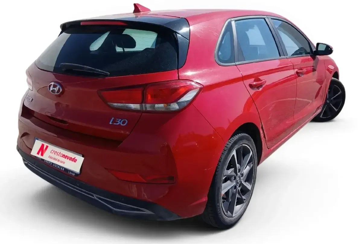 Usado Hyundai i30 110 CV (80 kW) 2022 Rojo