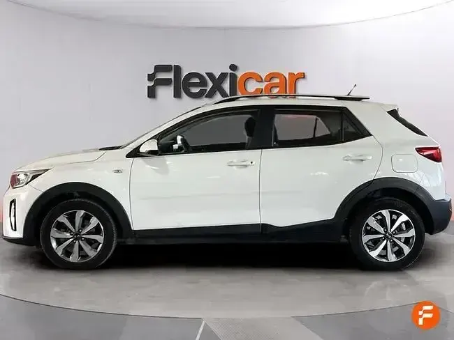 Usado Kia Stonic 100 CV (73 kW) 2021 Blanco SUV