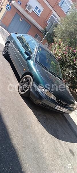 Usado Ford Mondeo Ghia 136 CV (100 kW) 1996 Verde Berlina