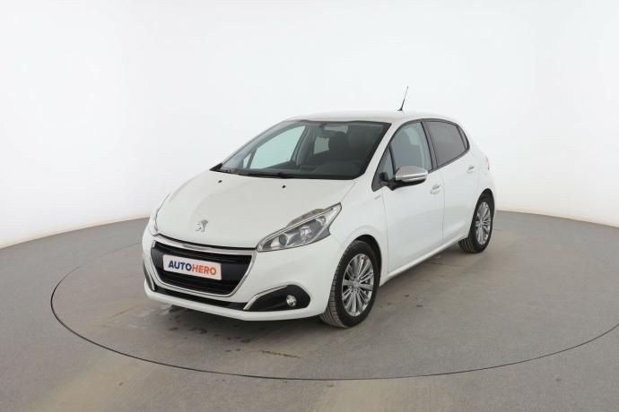 Blanco Usado 2017 Peugeot 208 Style Utilitario | 8099 € (Precio justo) - Imagen 1/4