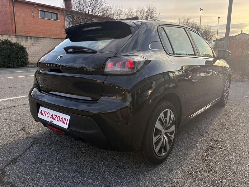Usado Peugeot 208 Active 100 CV (73 kW) 2023 Negro Utilitario