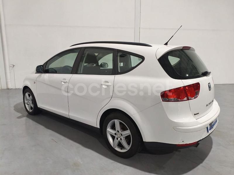 Usado Seat Altea XL Style 105 CV (77 kW) 2010 Blanco Monovolumen