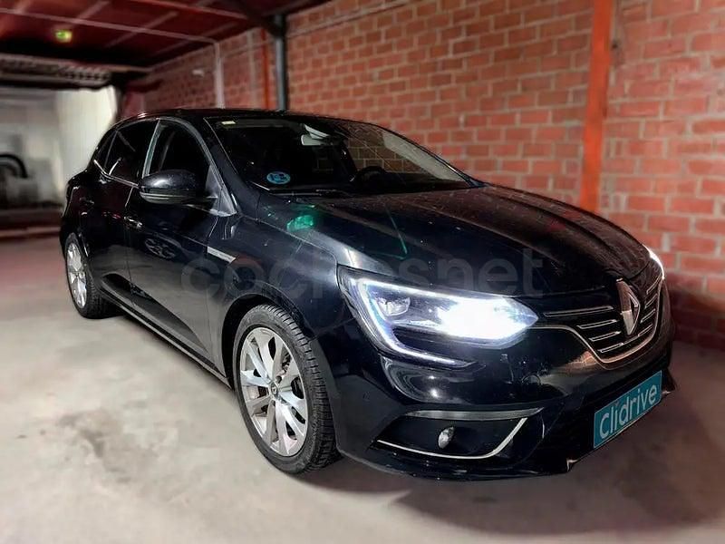 Usado Renault Mégane IV Zen 130 CV (95 kW) 2016 Negro Berlina