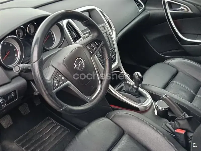 Usado Opel Astra Sportive 165 CV (121 kW) 2012 Gris / plata Berlina