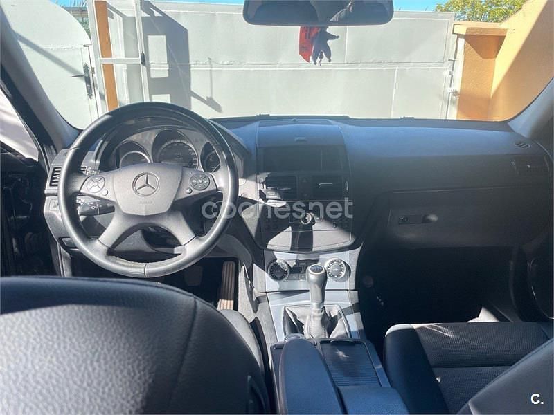 Usado Mercedes C200 136 CV (100 kW) 2009 Negro Familiar