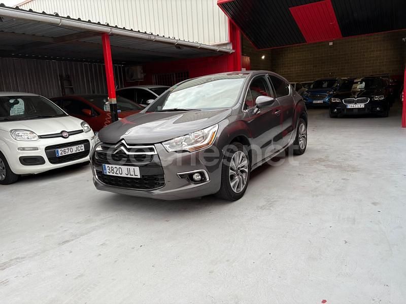 Usado DS Automobiles DS4 Design 114 CV (83 kW) 2016 Gris / plata Berlina