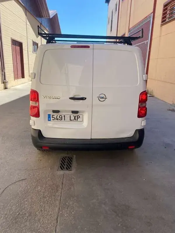 Usado Opel Vivaro S 102 CV (75 kW) 2022 Blanco Monovolumen