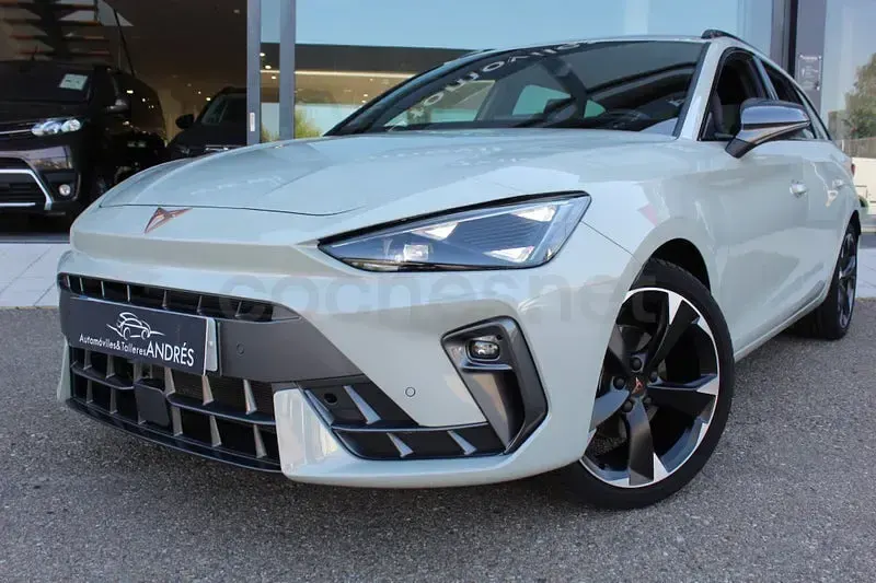 Usado Cupra Leon 150 CV (110 kW) 2025 Gris / plata Familiar