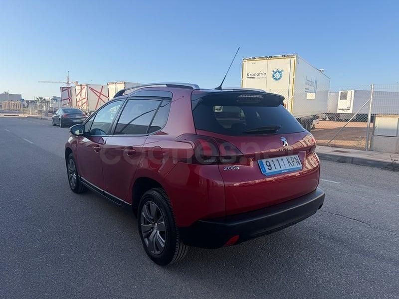 Usado Peugeot 2008 Allure 100 CV (73 kW) 2018 Granate SUV
