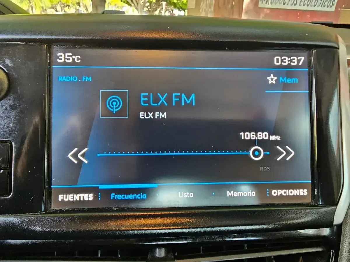 Usado Peugeot 208 Active 100 CV (73 kW) 2019 Blanco Utilitario