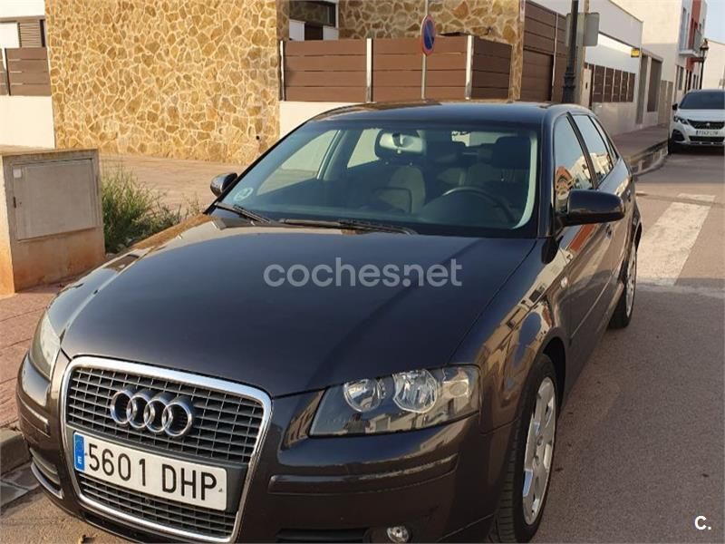 Negro Usado 2005 Audi A3 Sportback Ambition Berlina | 5900 € (Precio justo) - Imagen 1/4