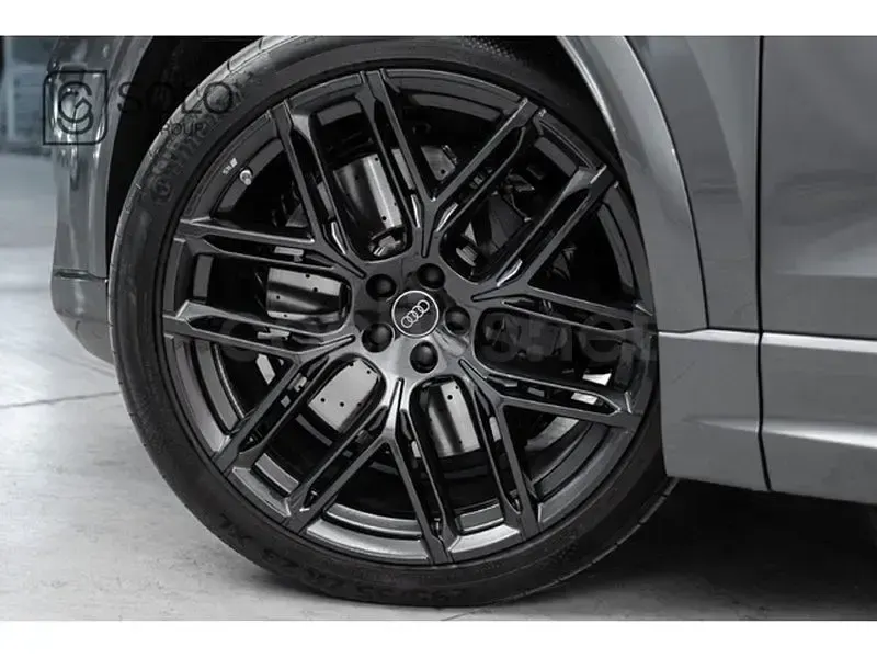 Usado Audi RS Q8 Ambiente 600 CV (441 kW) 2025 Gris / plata SUV