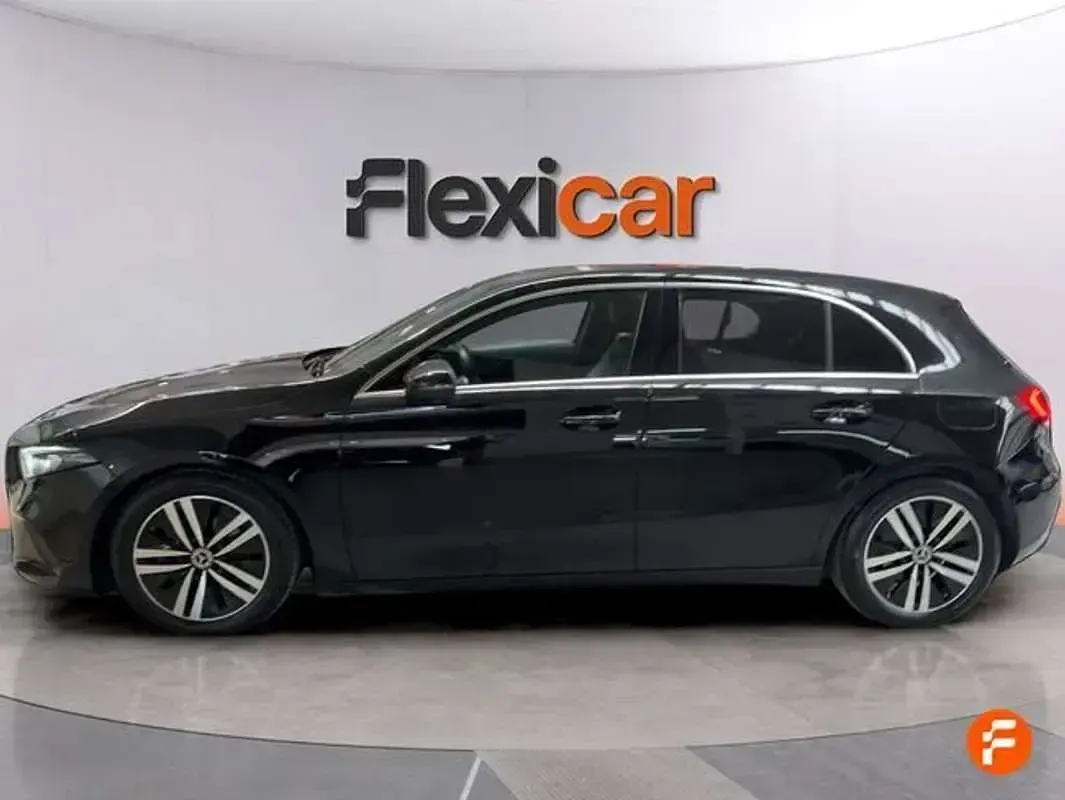 Usado Mercedes A180 116 CV (85 kW) 2021 Negro Utilitario