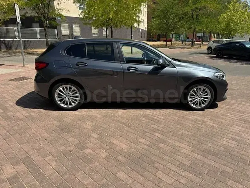 Usado BMW 118 Comfort Edition 140 CV (102 kW) 2021 Gris / plata Berlina