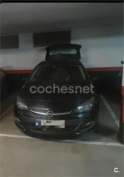 Usado Opel Astra Selective 115 CV (84 kW) 2013 Negro Berlina
