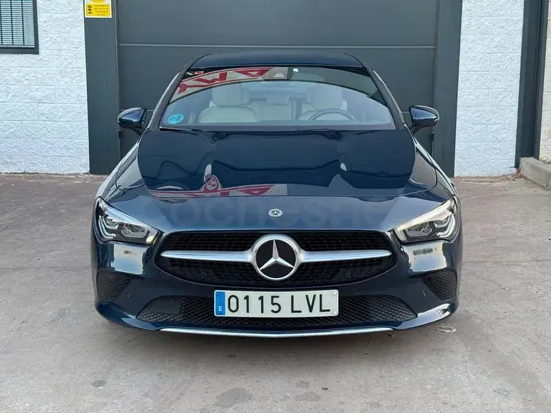 Usado Mercedes CLA220 Shooting Brake 190 CV (139 kW) 2022 Azul Familiar