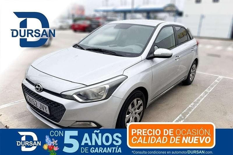 Usado Hyundai i20 84 CV (61 kW) 2016 Gris Utilitario