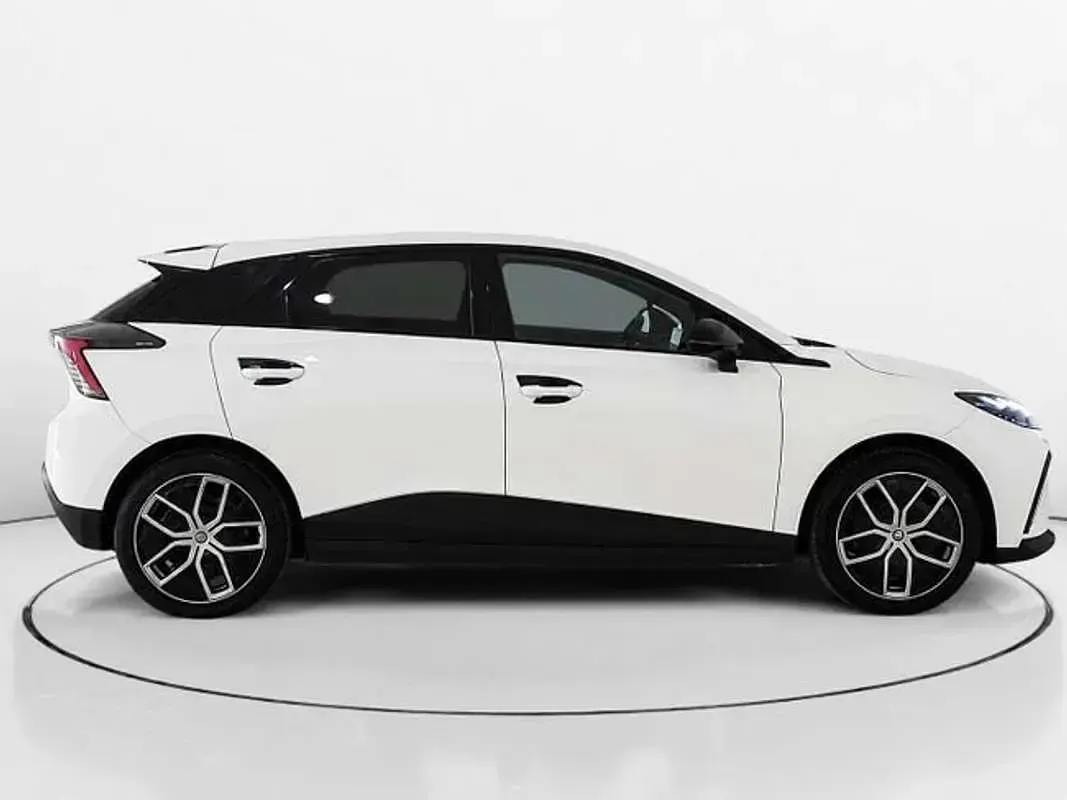 Usado MG MG4 EV Luxury 150 kW (204 CV) 2023 Blanco Utilitario