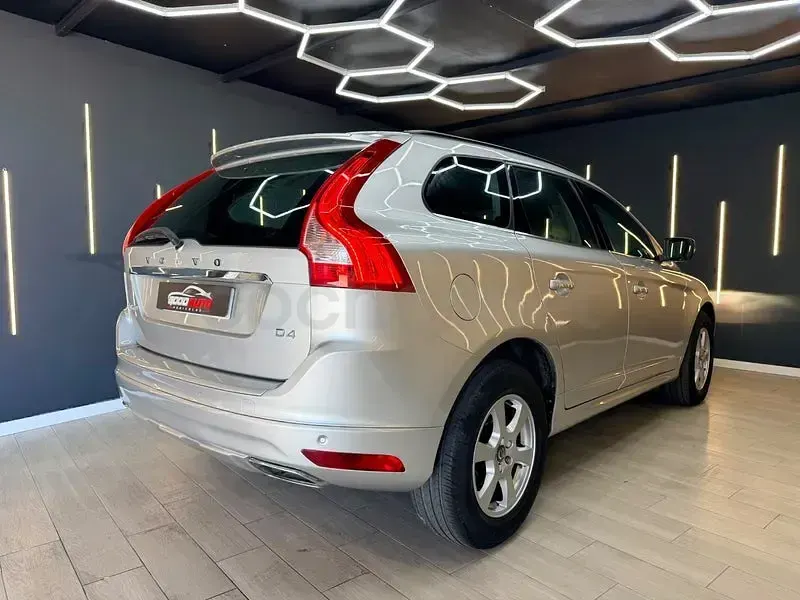 Usado Volvo XC60 Summum 190 CV (139 kW) 2016 Gris / plata SUV