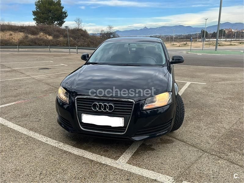 Negro Usado 2010 Audi A3 Attraction Berlina | 7000 € (Precio justo) - Imagen 1/4
