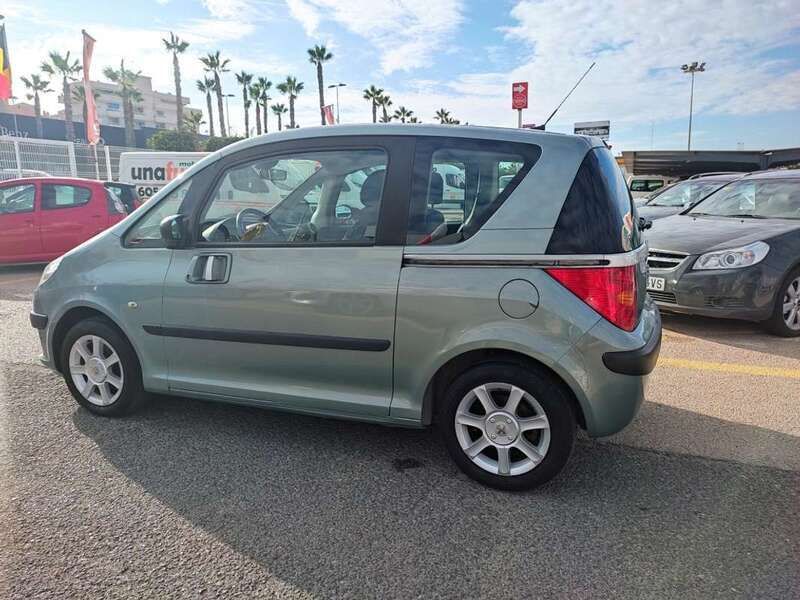 Usado Peugeot 1007 109 CV (80 kW) 2005 Azul Monovolumen