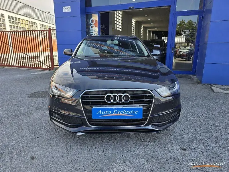 Usado Audi A4 S-Line 136 CV (100 kW) 2014 Azul Familiar
