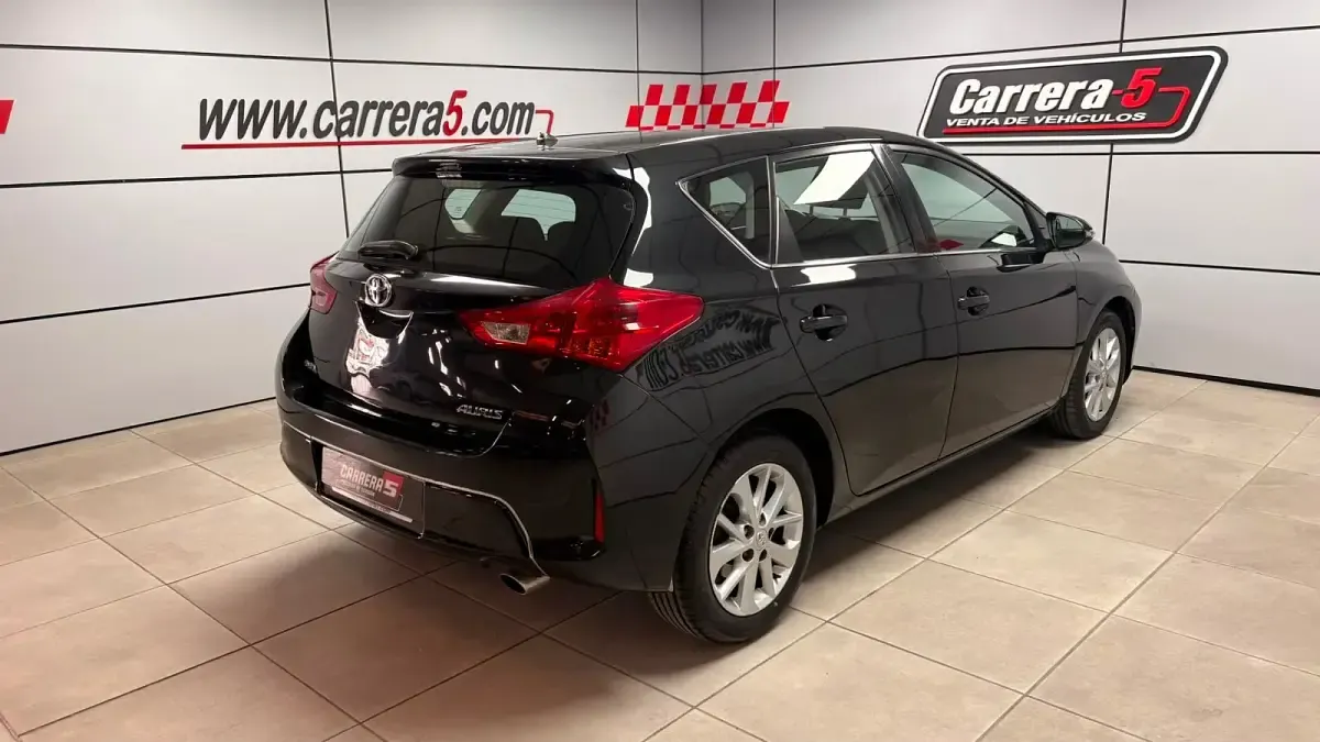 Usado Toyota Auris Advance 124 CV (91 kW) 2014 Negro Berlina
