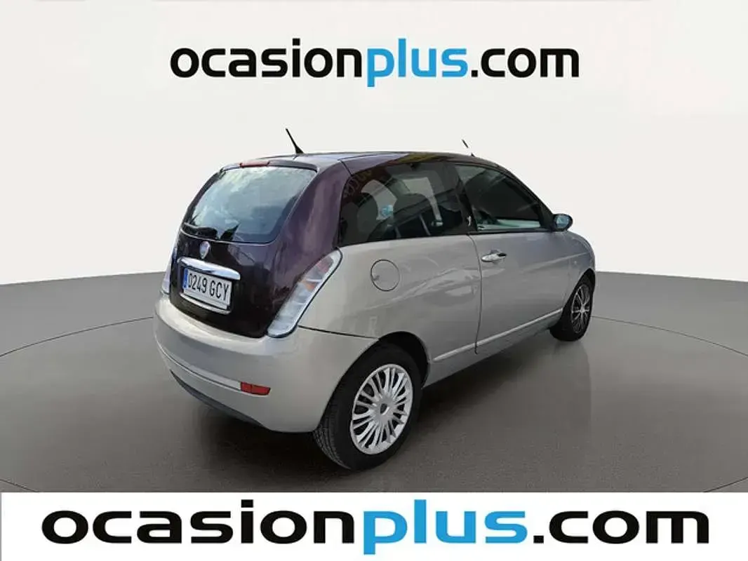Usado Lancia Ypsilon 90 CV (66 kW) 2008 Gris Utilitario