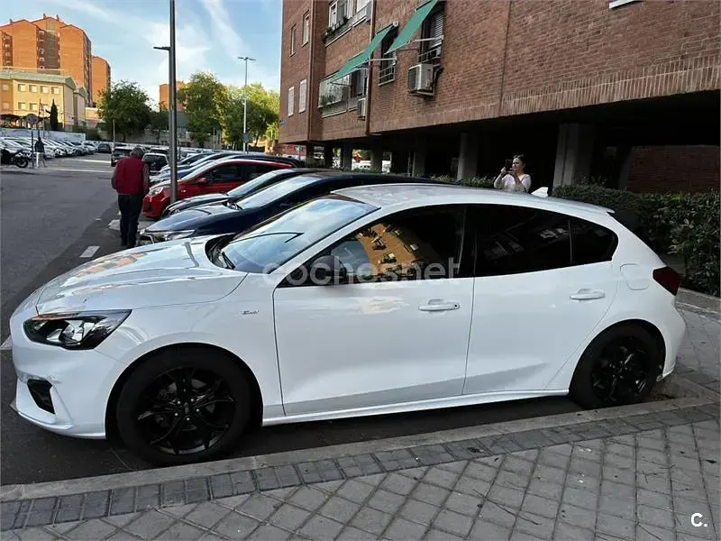 Usado Ford Focus ST-Line 125 CV (91 kW) 2020 Blanco Berlina