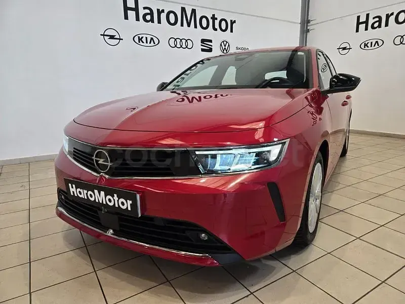 Usado Opel Astra Edition 130 CV (95 kW) 2023 Granate Utilitario