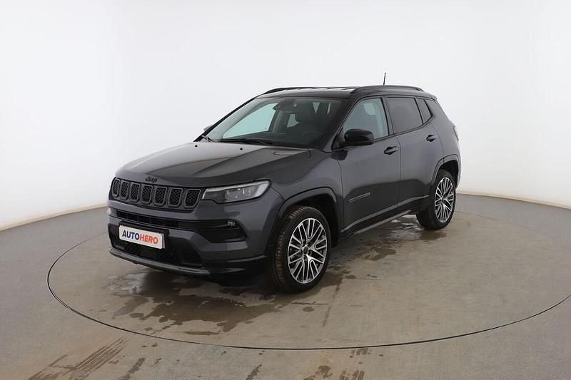 Usado Jeep Compass Summit 131 CV (96 kW) 2024 Gris SUV