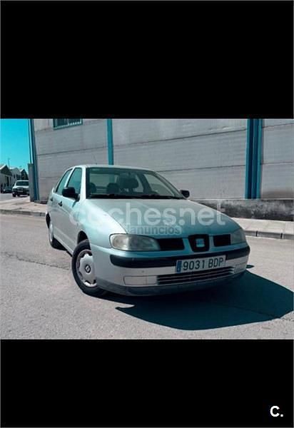 Usado Seat Cordoba Stella 75 CV (55 kW) 2000 Gris / plata Berlina
