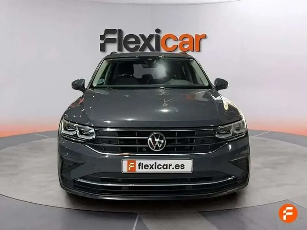 Usado VW Tiguan Life 150 CV (110 kW) 2021 Gris SUV