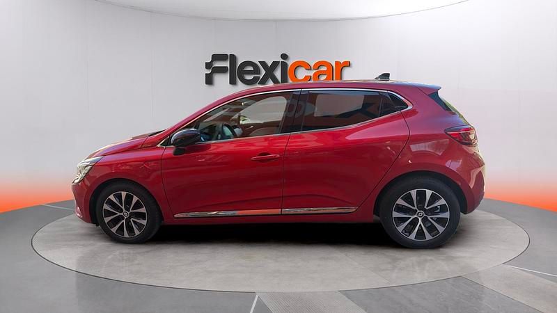 Begagnad Renault Clio V Techno 90 HK (66 kW) 2023 Röd Sedan