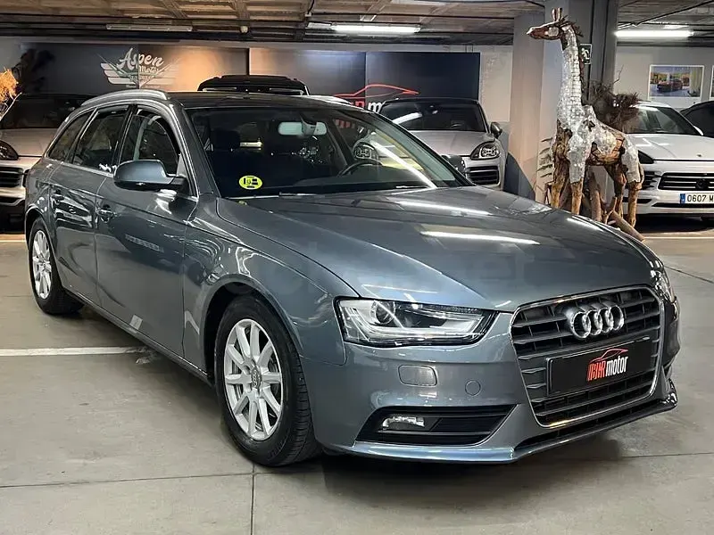 Usado Audi A4 143 CV (105 kW) 2012 Gris / plata Familiar