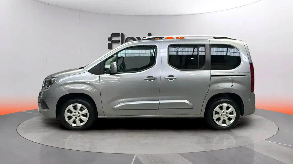 Usado Opel Combo Elegance 131 CV (96 kW) 2020 Gris Monovolumen