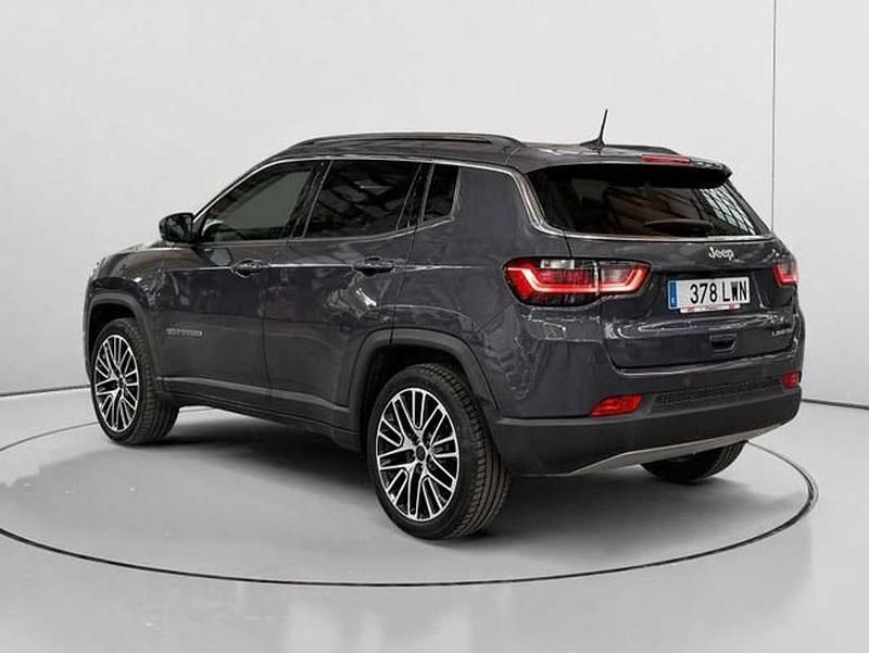Usado Jeep Compass Limited 131 CV (96 kW) 2022 Gris SUV