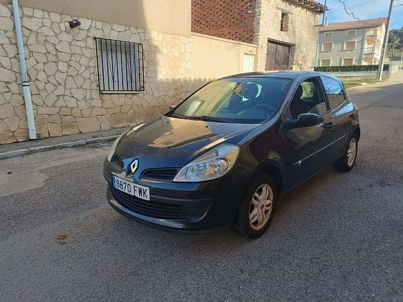 Usado Renault Clio II Techno 75 CV (55 kW) 2007 Negro Utilitario