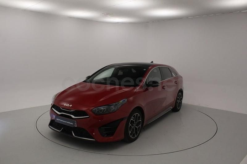 Usado Kia ProCeed GT-Line 120 CV (88 kW) 2022 Rojo Familiar