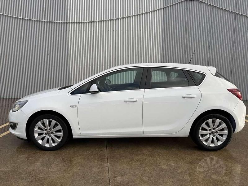 Usado Opel Astra Excellence 136 CV (100 kW) 2014 Blanco Utilitario