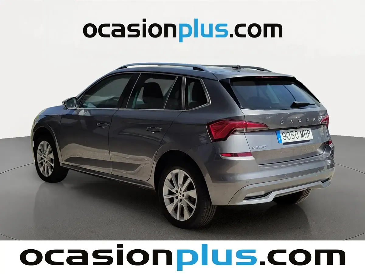 Usado Skoda Kamiq Ambition 110 CV (80 kW) 2023 Gris SUV