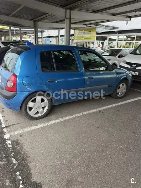 Usado Renault Clio II Privilege 80 CV (58 kW) 2002 Azul Berlina