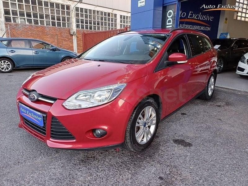 Usado Ford Focus Trend 115 CV (84 kW) 2011 Granate Familiar